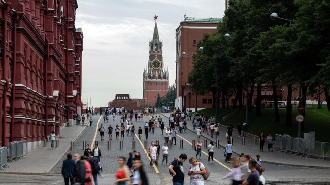 Штормовой ветер в Москве в пятницу пошел на спад, сообщил синоптик