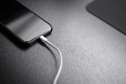 Назван секрет быстрой зарядки смартфона