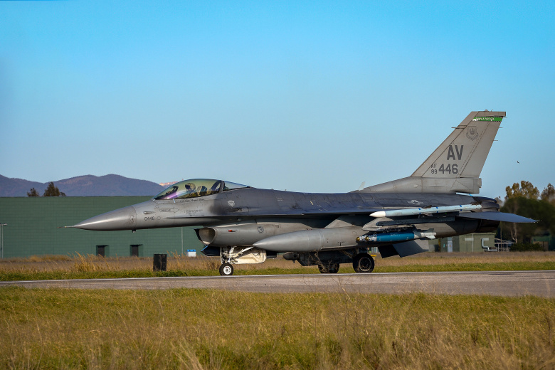 Зеленский пожаловался на серьезную проблему с истребителями F-16