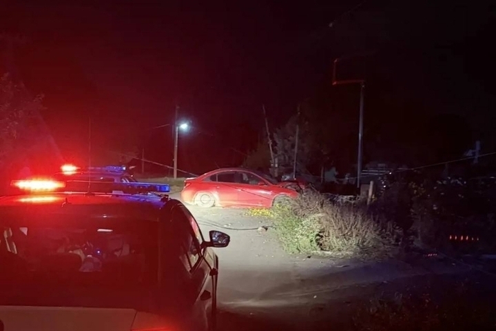 Машина врезалась в столб и обесточила дома в селе Ростовской области