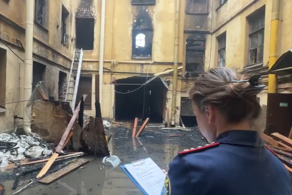 Следком Петербурга показал сгоревший особняк Миллера изнутри