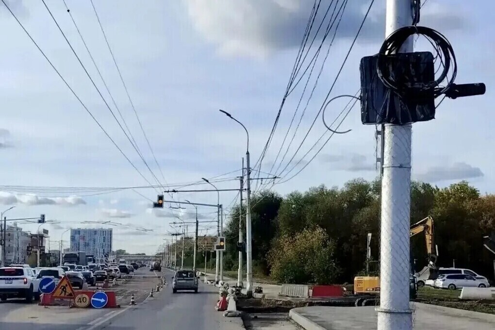 На Московском шоссе временно убрали выделенку для общественного транспорта