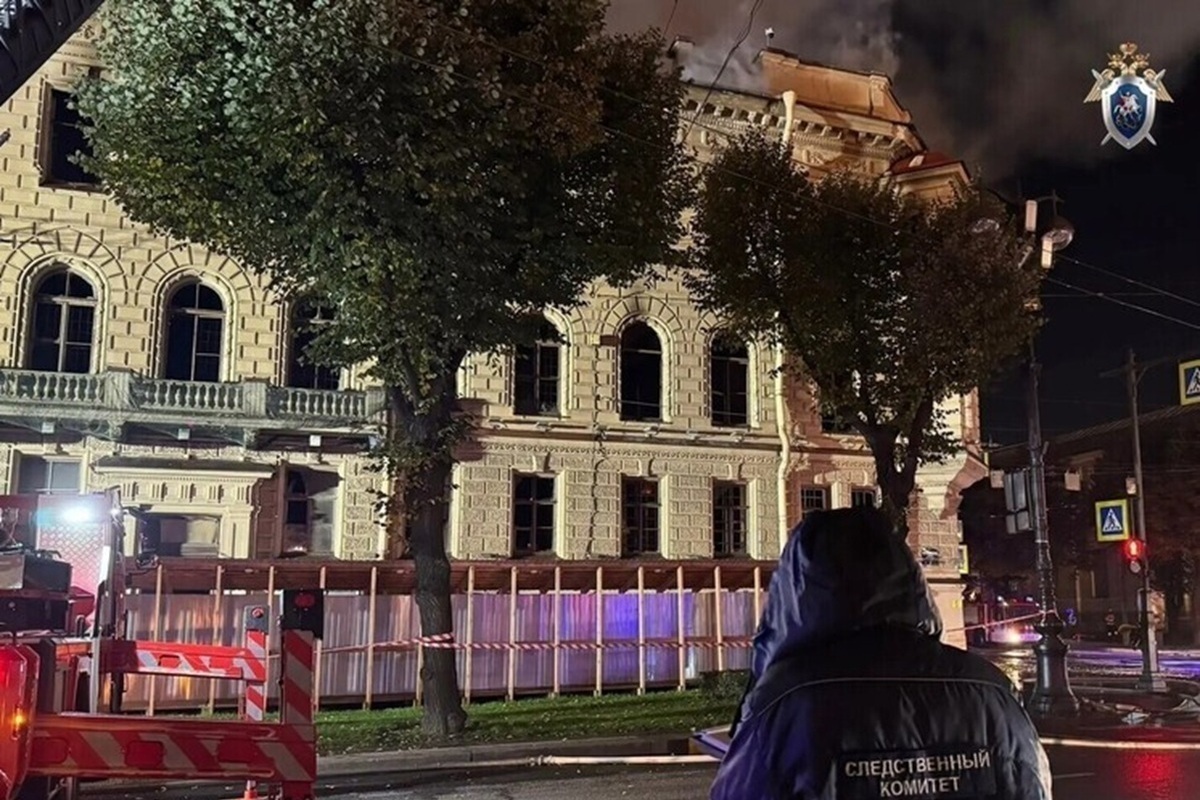 В Петербурге пообещали восстановить сгоревший особняк Миллера
