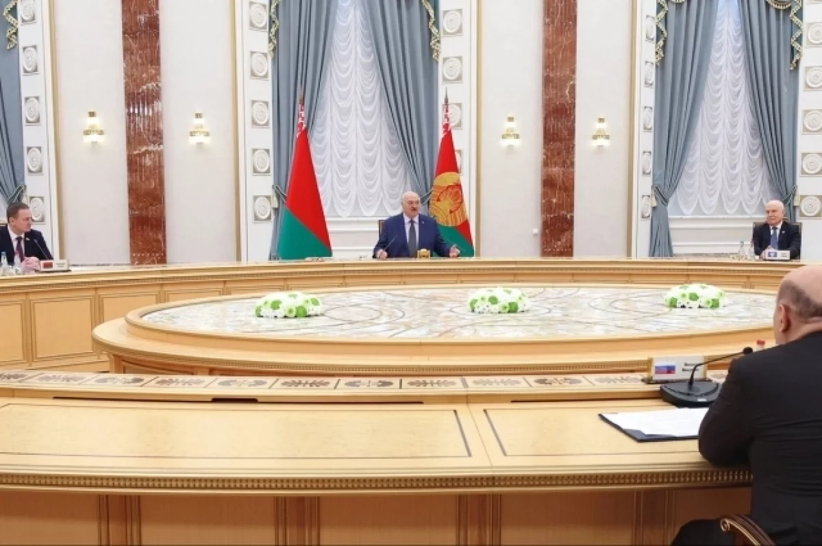 Лукашенко заявил, что Белоруссия никогда не позволит «стрелять в спину» РФ