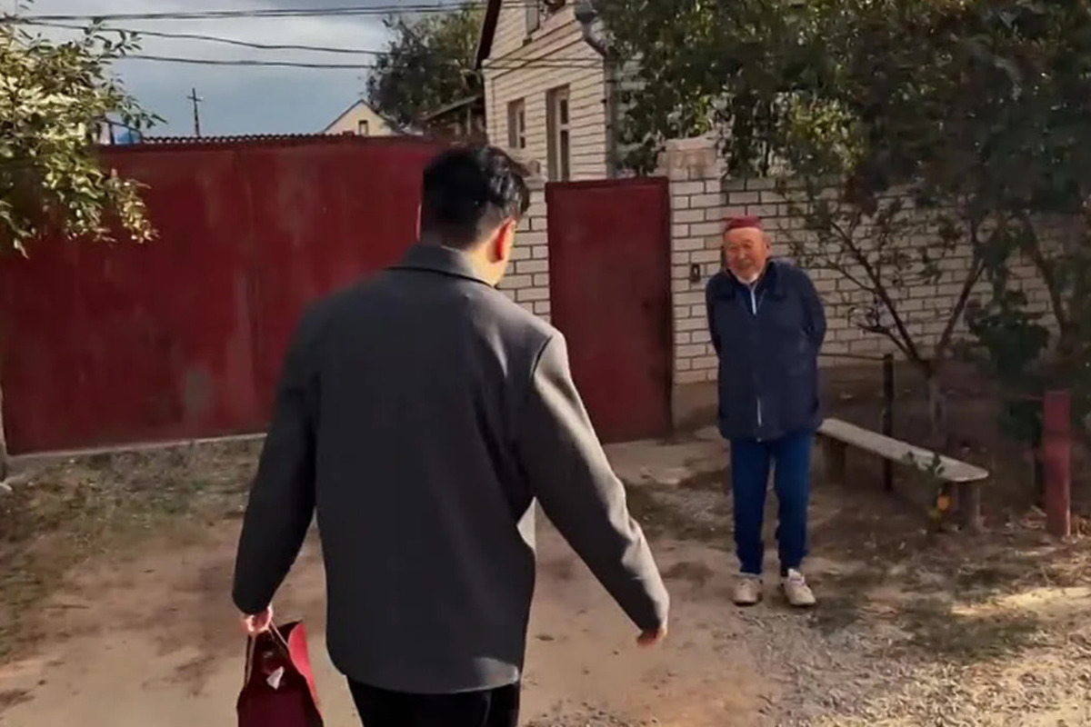 В Калмыкии поздравили ветеранов культуры