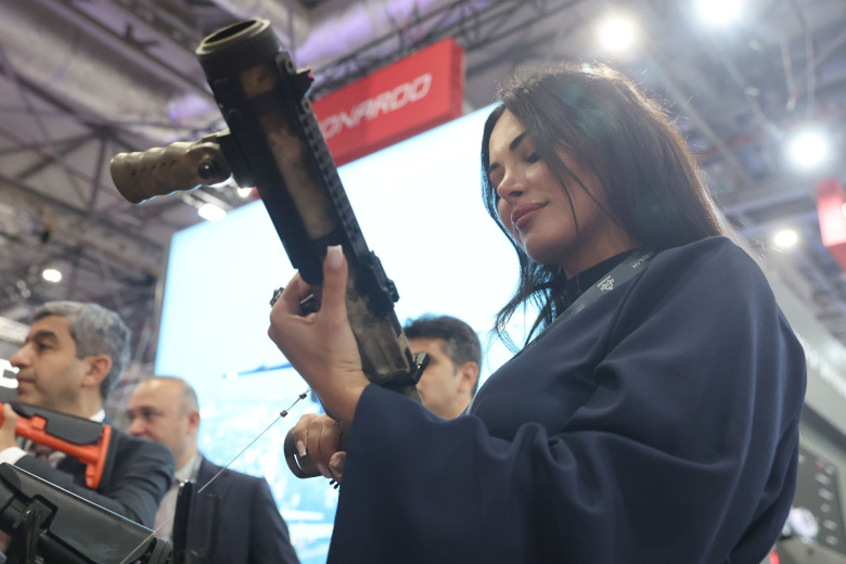 Селфи с оружием, виртуальная реальность: яркие фото выставки ADEX 2026