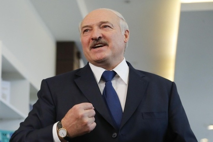 Лукашенко прокомментировал слухи о передачи власти своему сыну