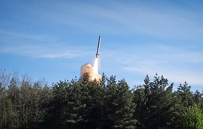 ВС РФ поразили сухогруз с военным имуществом в Черном море