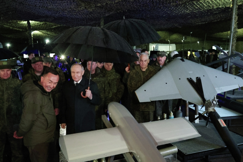 Путину представили реактивные «Герани»