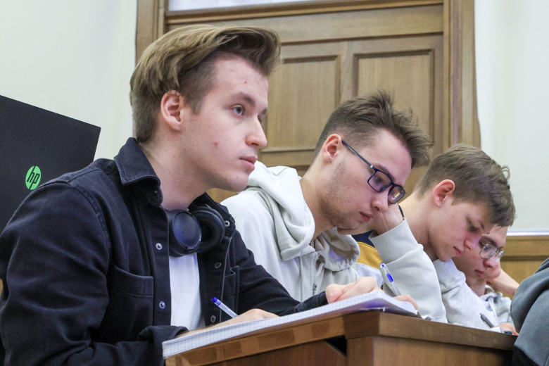 Минобрнауки предложило зачислять бойцов СВО и их детей в вузы вне лимитов