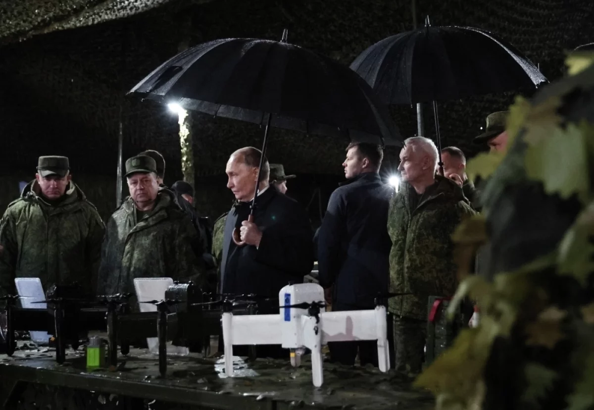 Путин осмотрел выставку техники на полигоне «Чебаркульский»