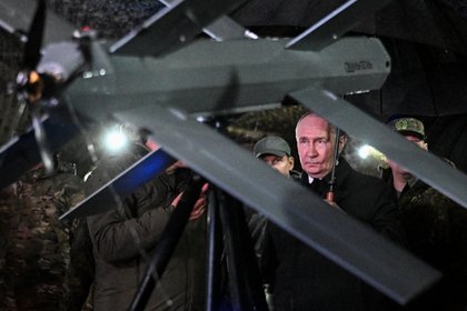Выше скорость и больше боевая часть: Путину показали обновленные беспилотники «Герань-4» и «Герань-5» с реактивными двигателями