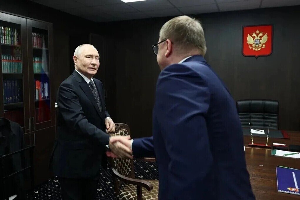 Текслер поблагодарил Путина за поддержку и возрождение танкового училища