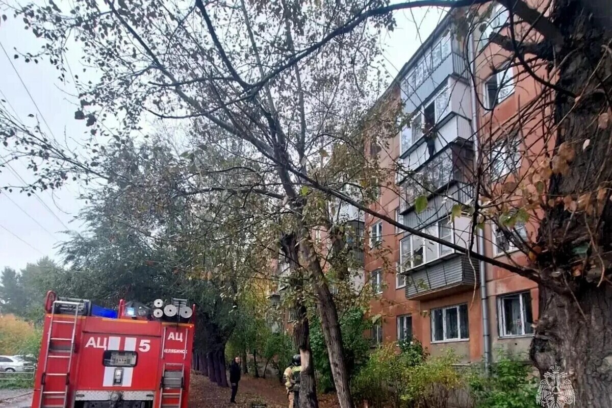 В Челябинске с карниза четвертого этажа сняли 12-летнего мальчика