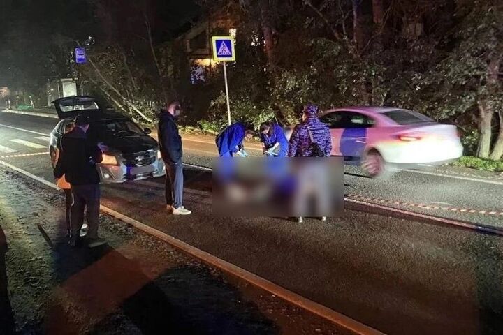 В Ольгино водитель насмерть сбил женщину и в шоке ходил вокруг места ДТП