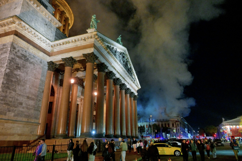 В потушенном особняке в Петербурге снова заметили дым