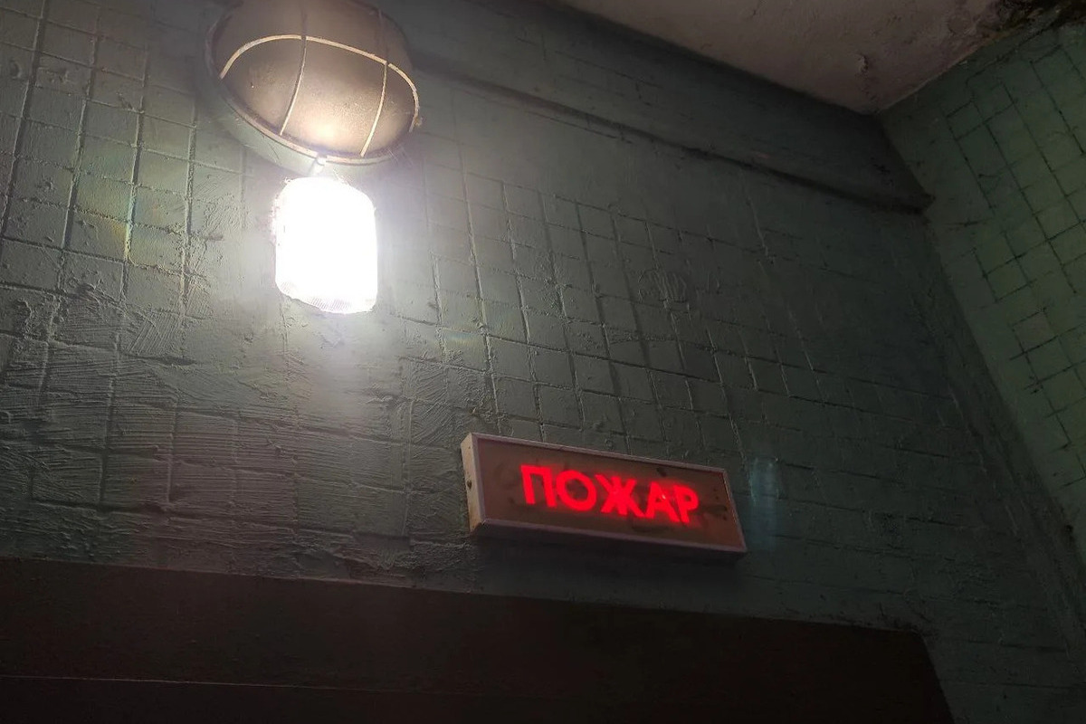 В Калининграде на Школьной ночью вспыхнули два мусорных бака