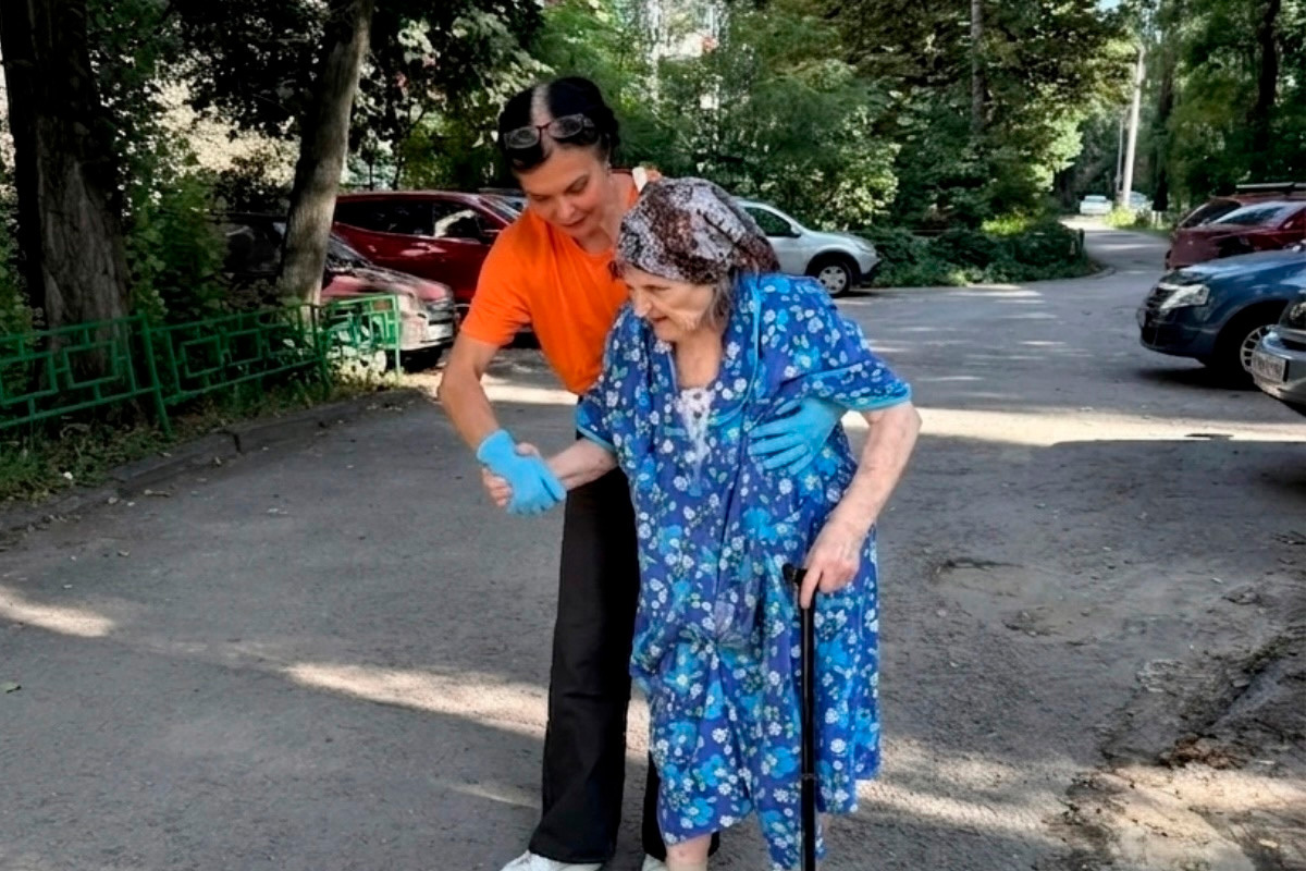 Доброволец «ЛизаАлерт» помогла 101-летней липчанке