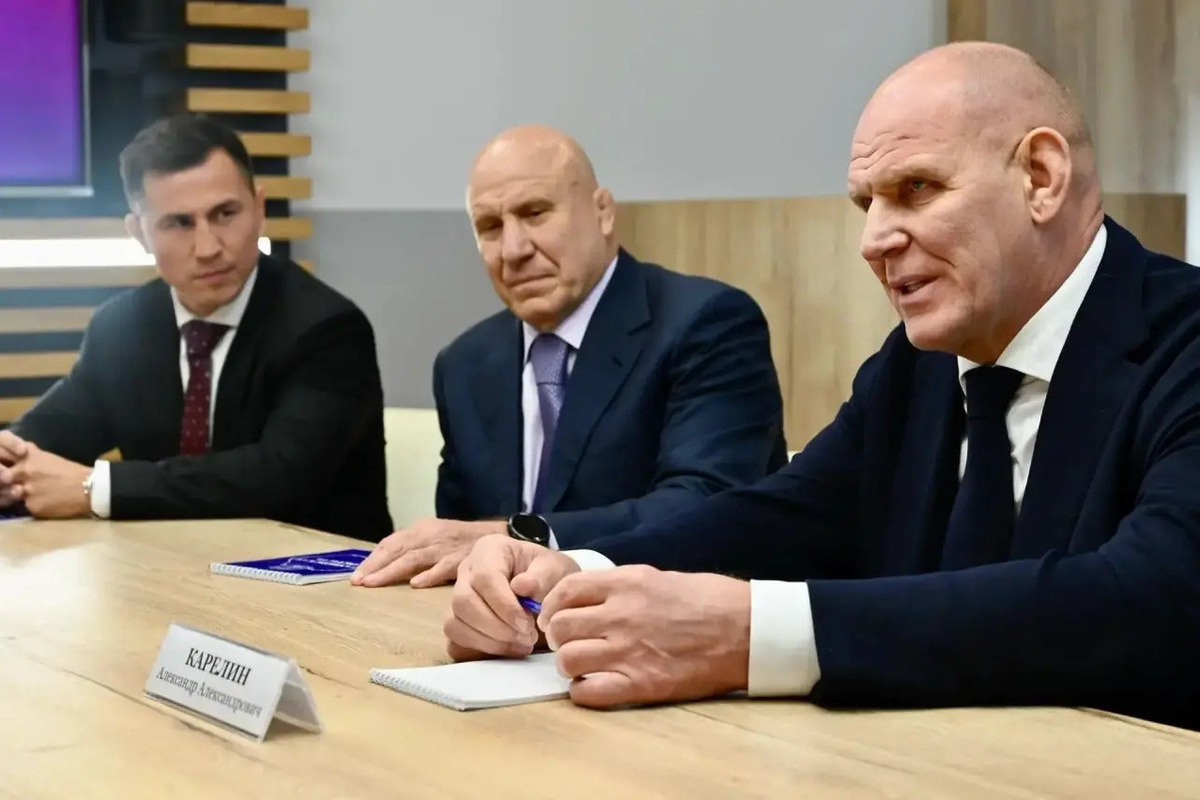 Первышов с Карелиным обсудили развитие греко-римской борьбы