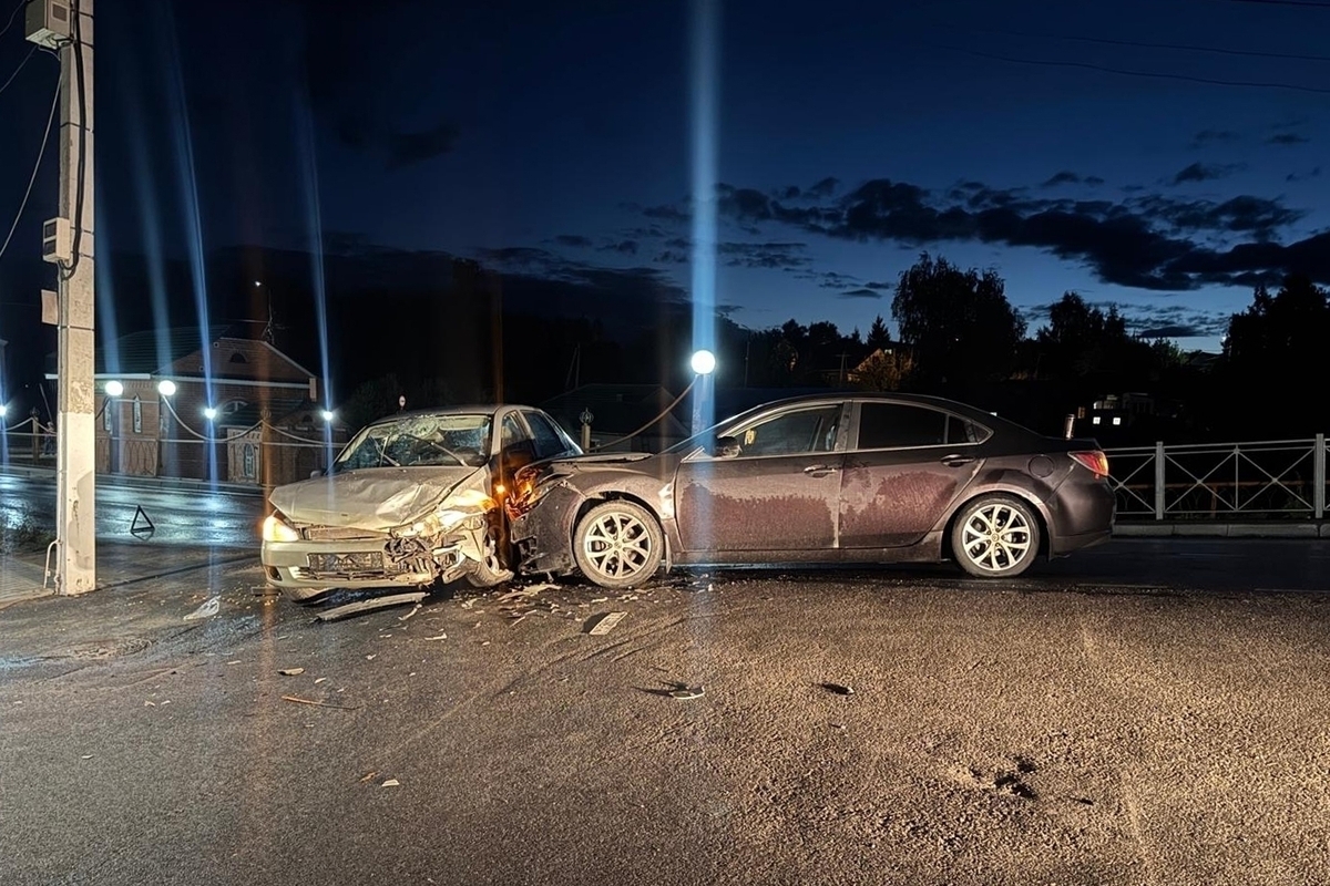 В Болхове столкнулись два авто