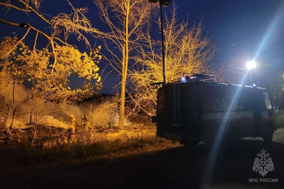 В Кирове из-за детской шалости с огнем сгорели 16 хозпостроек