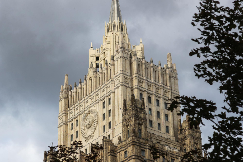 В МИД раскрыли шаги для освобождения россиян с судна в Индии