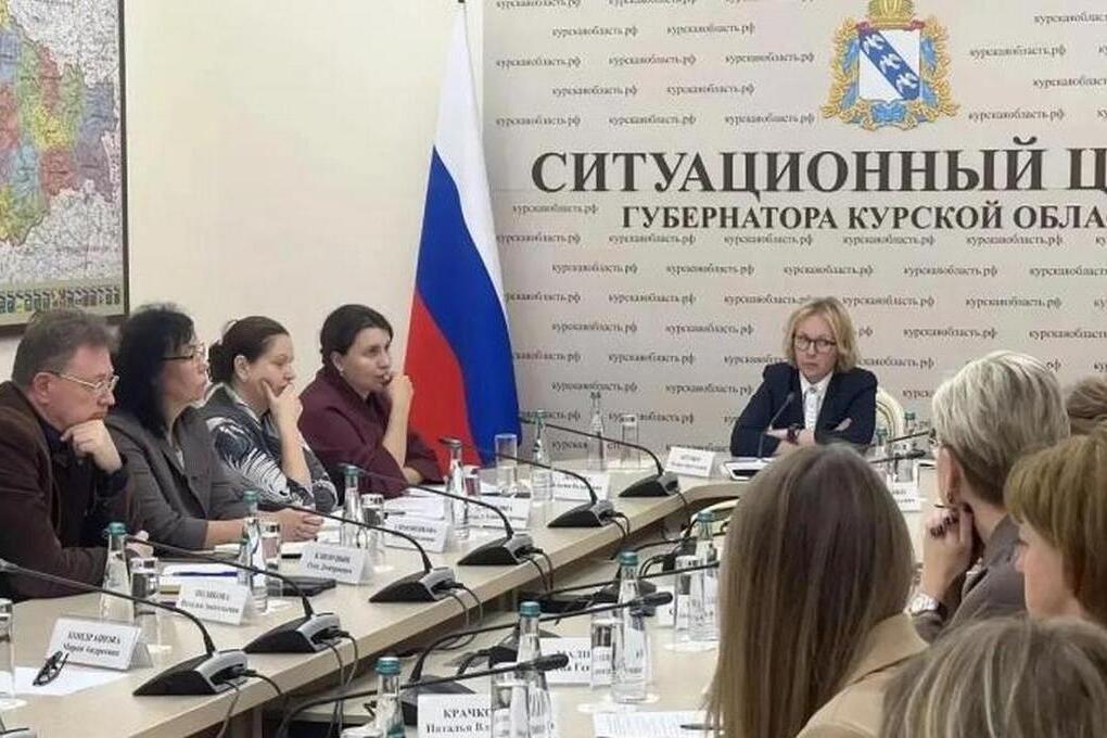 Треть учителей Курской области считают, что стало меньше бумажной работы