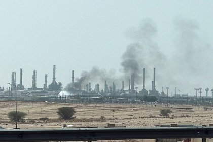 В Саудовской Аравии вспыхнул пожар на нефтяном объекте