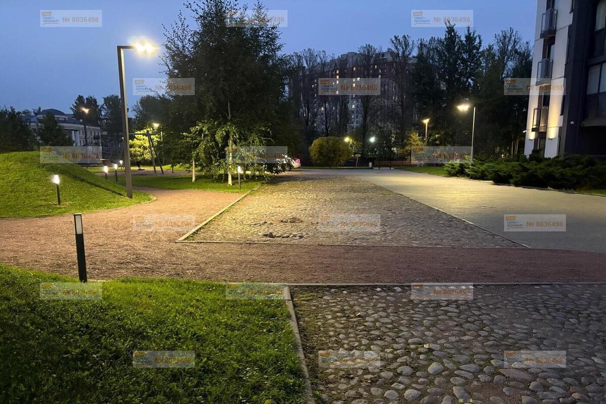 На Магнитогорской улице в Петербурге перестали работать фонари в зеленой зоне