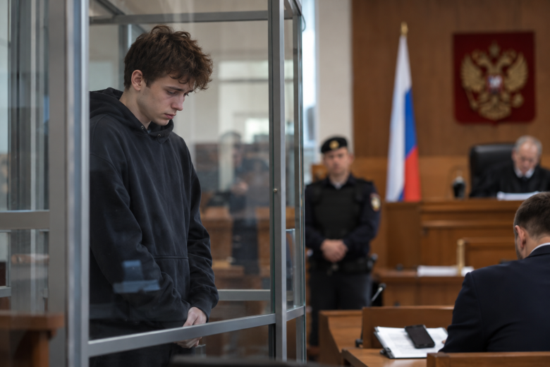 Почему подростки идут на теракты по приказу мошенников: рассказы родителей