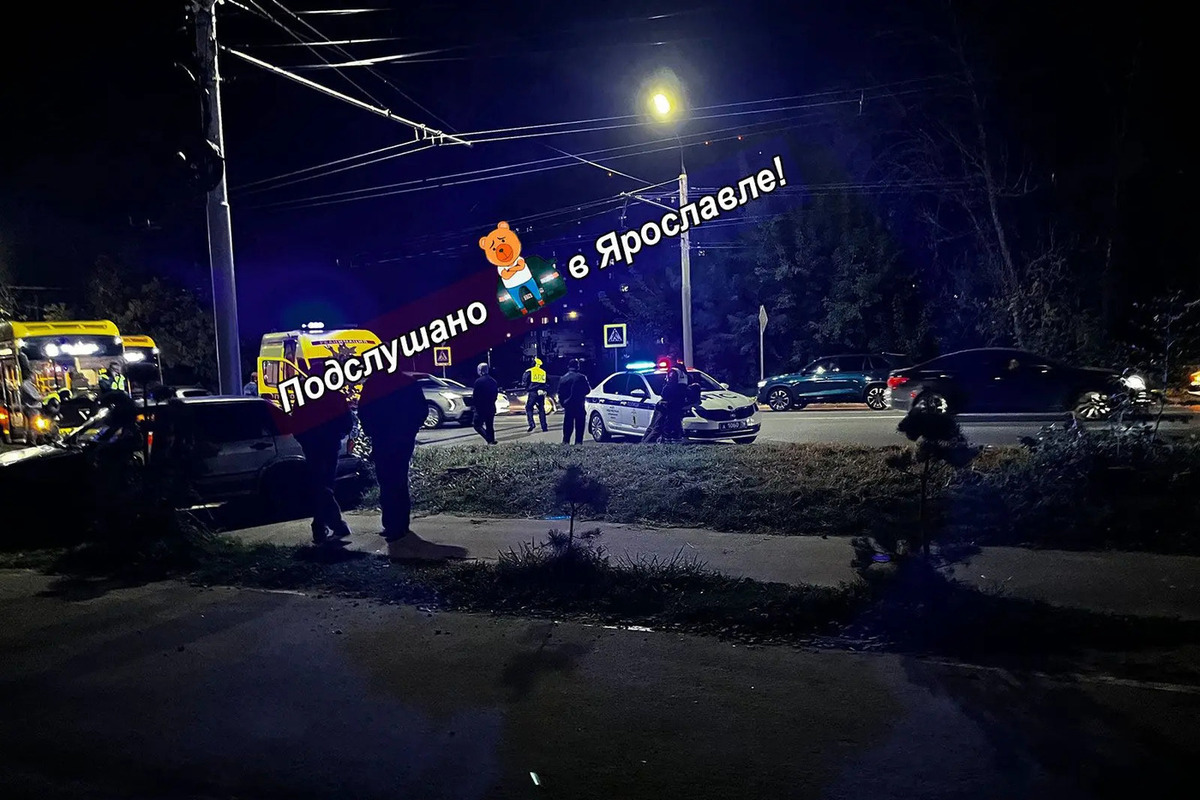 В Ярославле невменяемый водитель врезался в рейсовый автобус