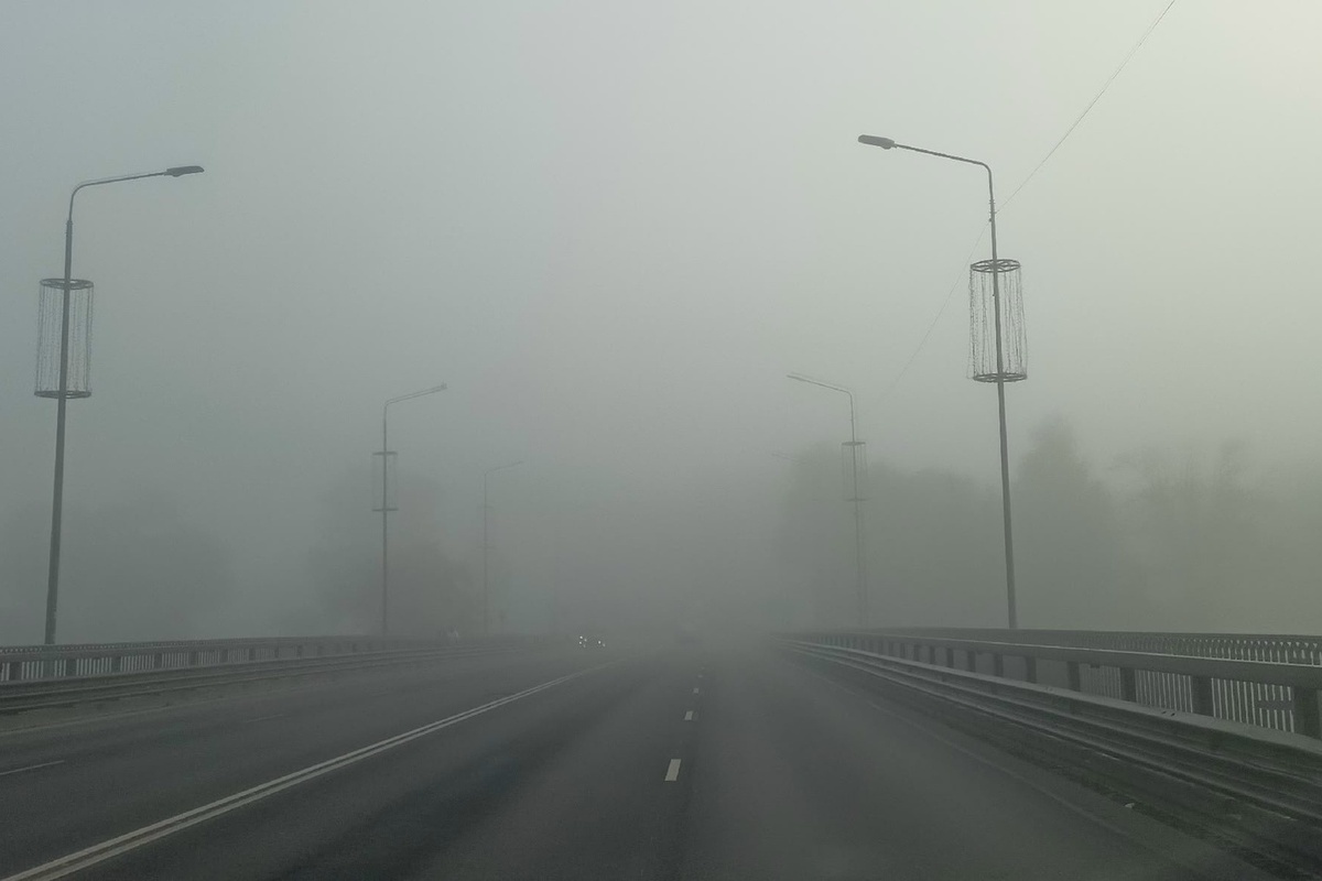 В Пскове из-за тумана резко возрос риск дорожно-транспортных происшествий