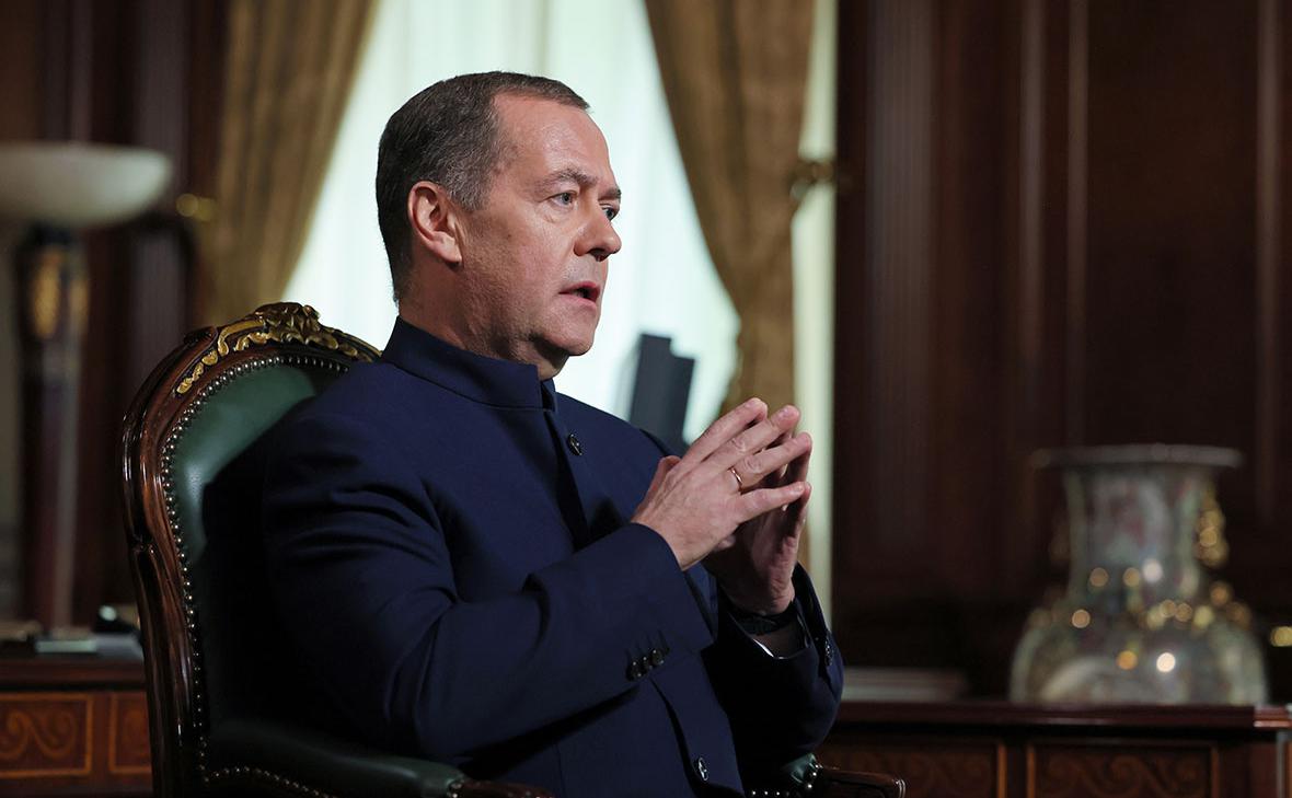 Медведев предупредил о космической войне из-за просьбы Украины