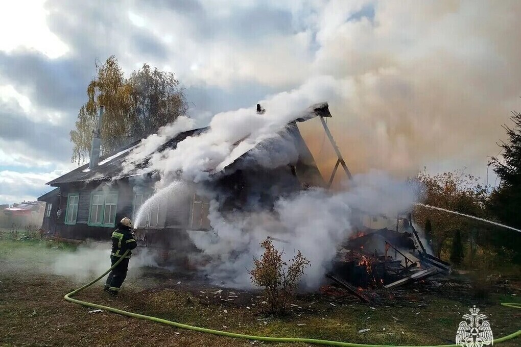 Возгорание хозпостройки в СНТ «Жасмин» в Новомосковске потушили