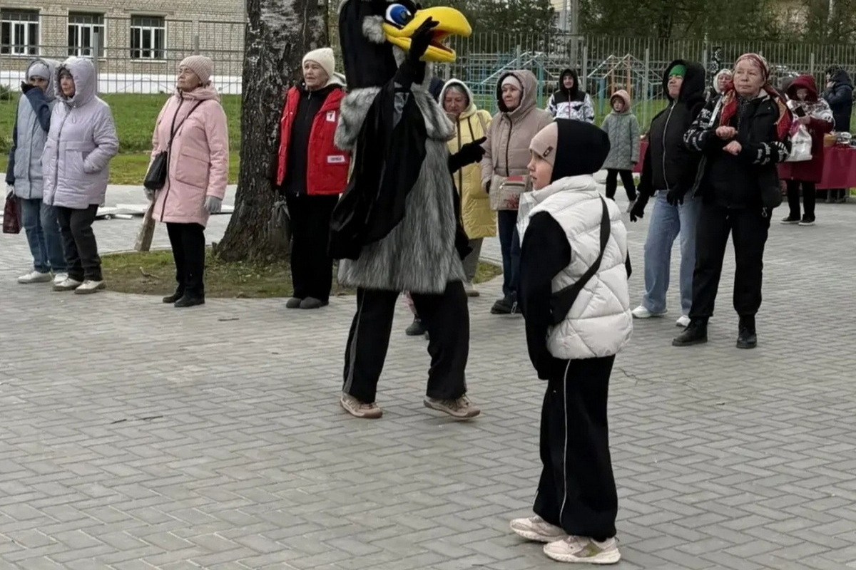 В Семеновке открыли обновленный сквер с новой сценой и спортплощадкой