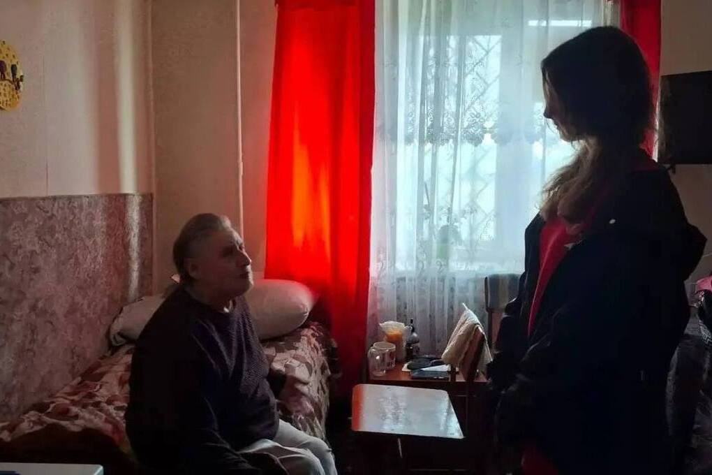 В школе Бердянска организовали акцию в поддержку пожилых людей