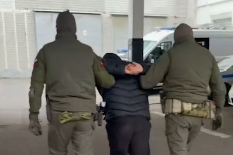 Момент задержания подозреваемого в убийстве женщины в Москве попал на видео