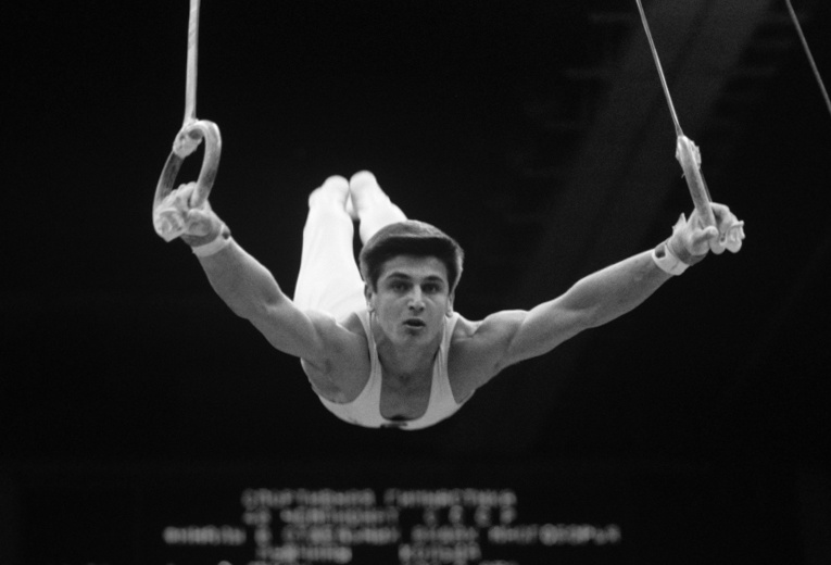 Умер олимпийский чемпион, первым выполнивший на Играх тройное сальто назад