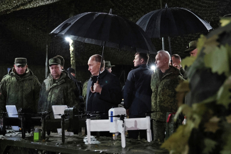 Россия показала иностранным делегатам новейшее вооружение на учениях