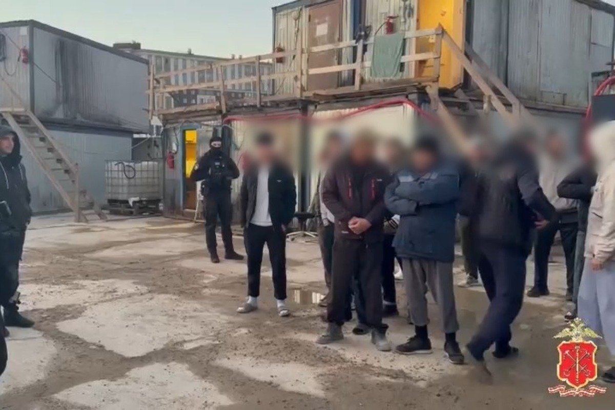 Полицейские проверили 514 иностранцев на стройплощадках Приморского района