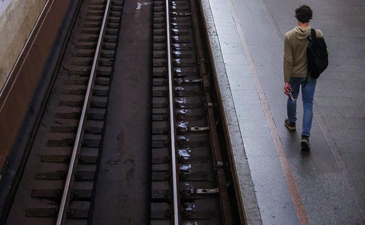 В Москве человек оказался на пути в метро