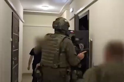 Мастерскую подпольного оружейника в российском городе показали на видео