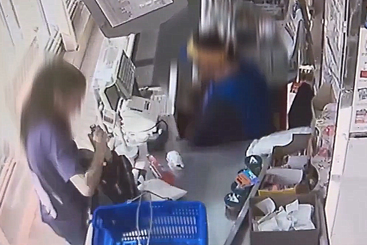 Кассирша воронежского магазина крала деньги из кассы