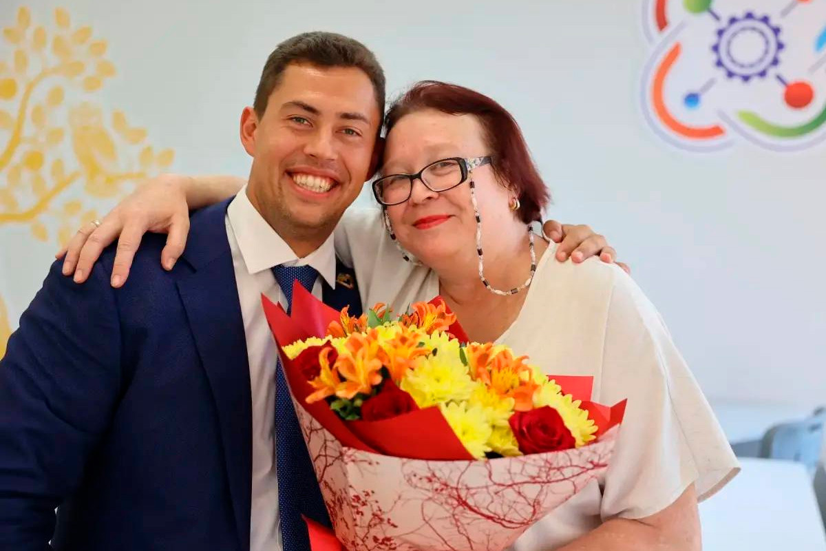 С благодарностью к наставникам: глава облсовета Липецка поздравил педагогов