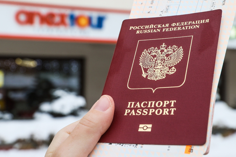 Россиянам напомнили о правилах оформления ребенку загранпаспорта