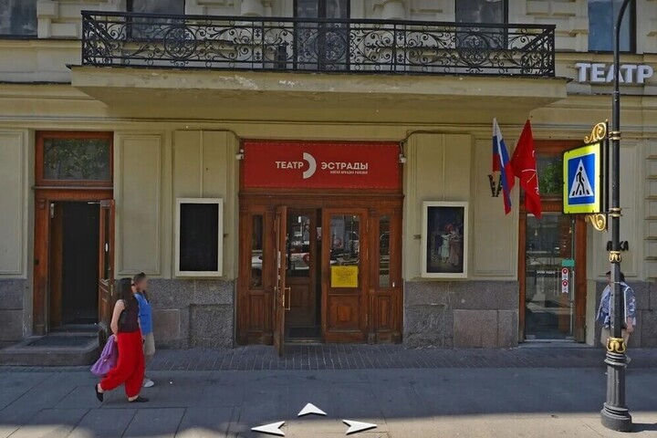 Суд обязал компанию заделать люки и лазы в буфете Театра эстрады имени Райкина