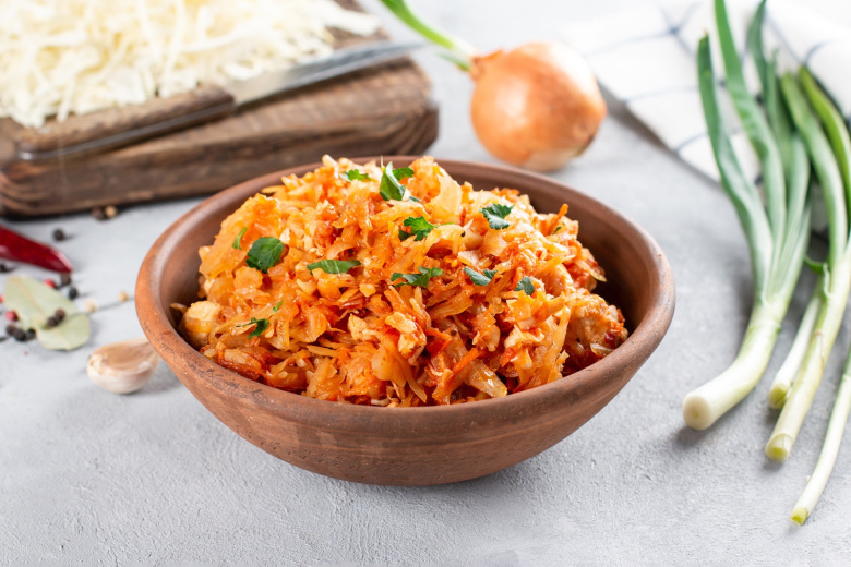 Как потушить капусту вкусно, быстро, просто? Пошаговый рецепт и 5 идей блюд