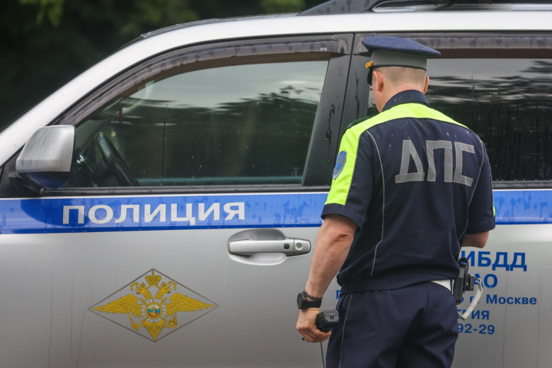 Автобус с вахтовиками перевернулся на разбитой дороге в Хабаровском крае