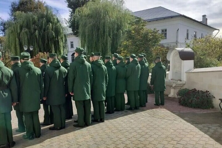 Курсанты серпуховской академии прикоснулись к святыням Владычнего монастыря