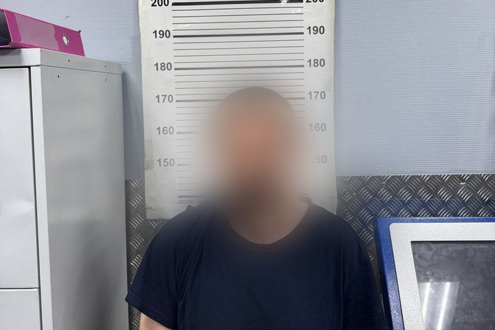 Дебошир с огнетушителем разгромил троллейбус на Кирочной улице